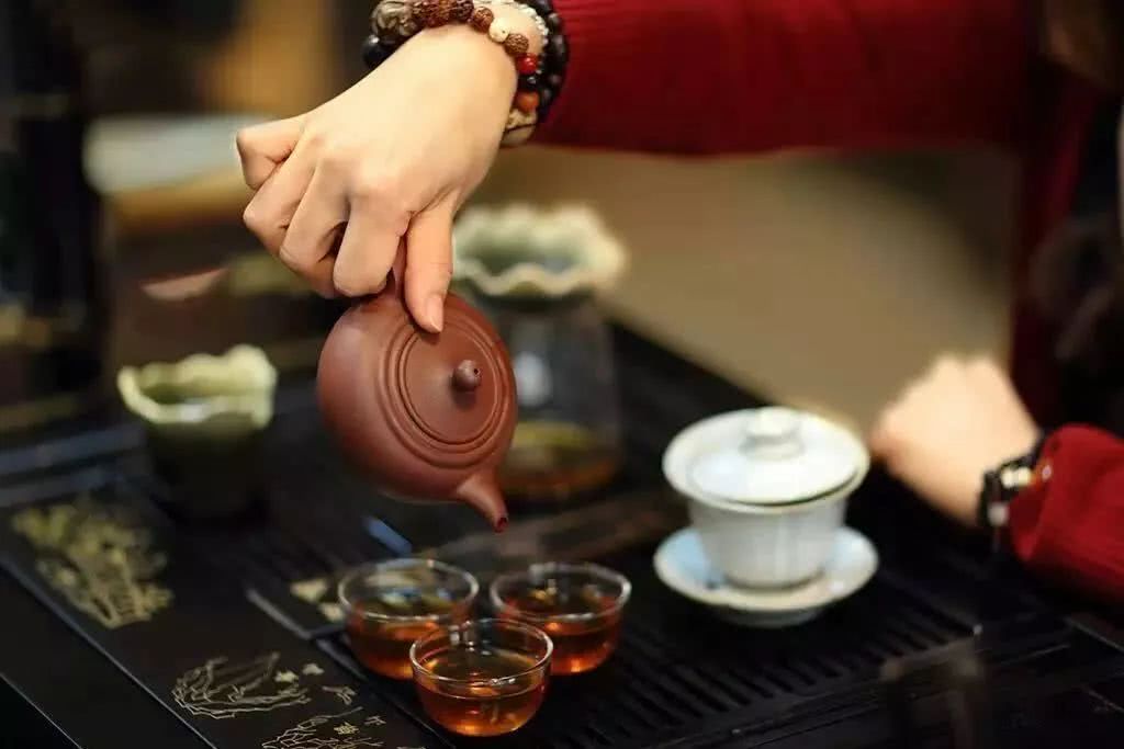 今年冬季喝什么茶养生，喝福鼎老白茶的好处有哪些？
