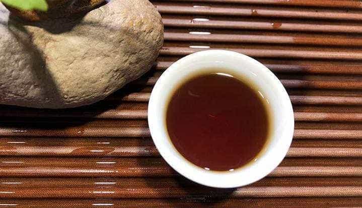 普洱熟茶茶汤为什么会发黑？