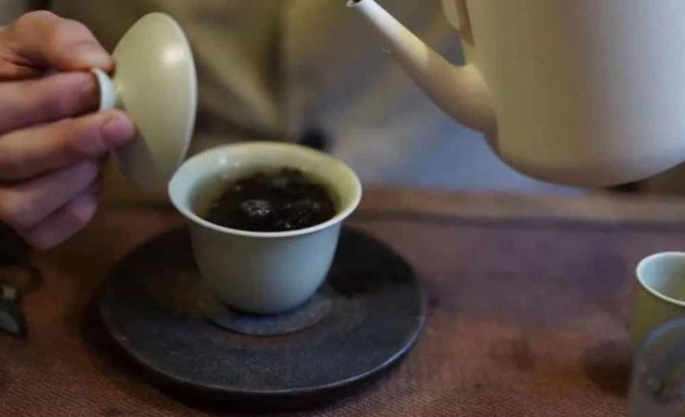 倒茶倒几分满