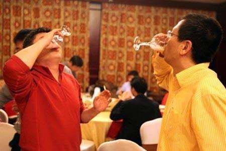 白酒千万不能随便喝!这“七大禁忌”,喝了就坏事