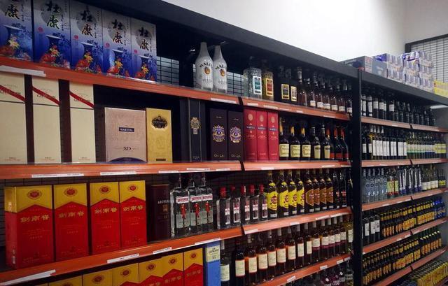 你们在喝这两种所谓的“老白酒”吗?实际上全都是造假!