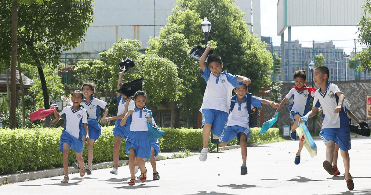 暑假通知！全国各大中小学暑假时间已确定，家长建议缩短假期 