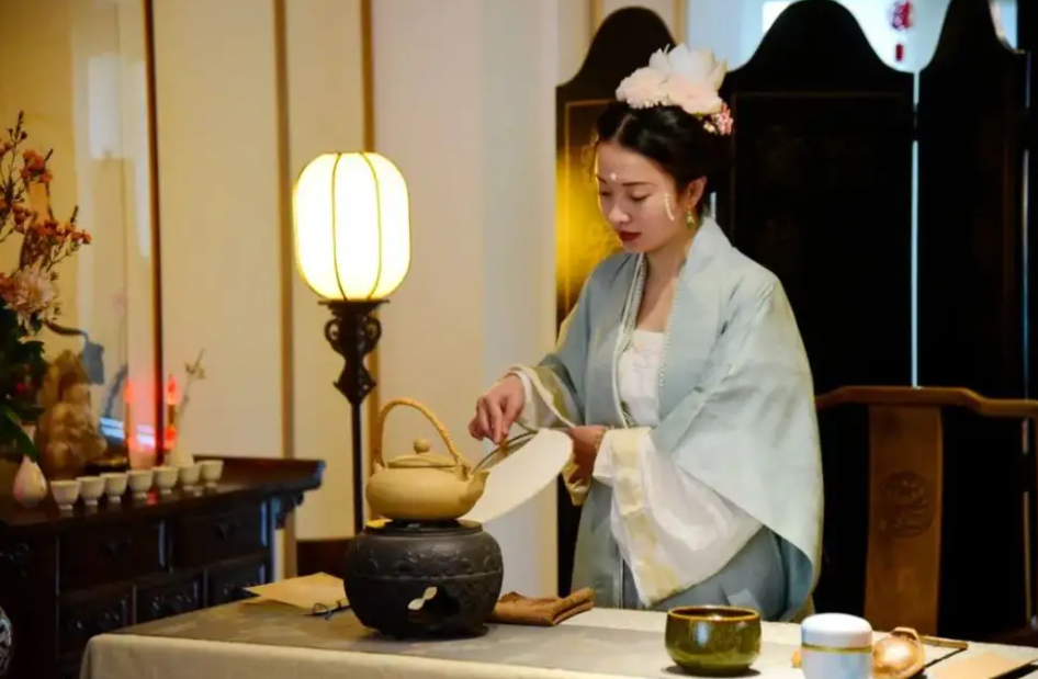 中国传统四大饮茶法,包含煮、煎、点、泡，你会几种