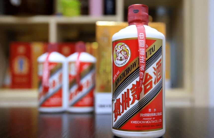 茅台酒瓶口上的“红飘带”有什么用？ 茅台酒瓶口的珠子有什么作用