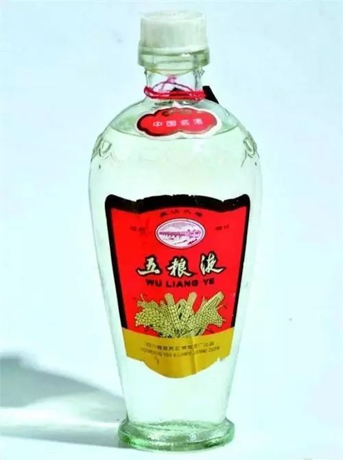 从邓子均穿越经典五粮液八代产品瓶型变迁!