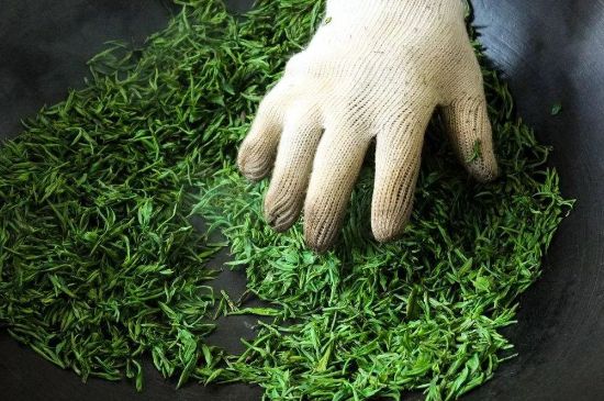 龙井茶炒茶叶怎么炒出好茶色，茶叶怎样做出来最绿？