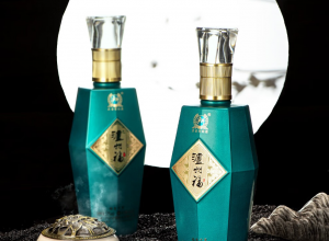 泸州福 福香千里 翡翠绿 52度浓香型白酒 500ml*2瓶 礼盒装 泸州福 福香千里 翡翠绿 52度浓香型白酒 500ml*2瓶 礼盒装