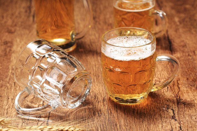 啤酒杯一口杯多少毫升 啤酒杯有什么种类啤酒杯怎么清洗