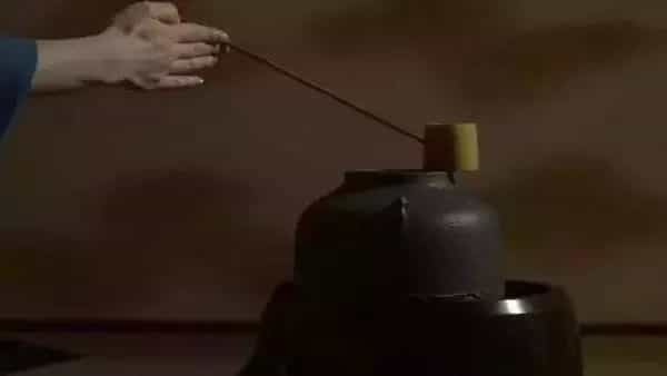 山上有棵树，树上长着茶，一片叶子的故事由此开始