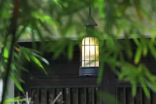 内心强大是治愈一切的良药，一切风雨迟早烟消云散，而你