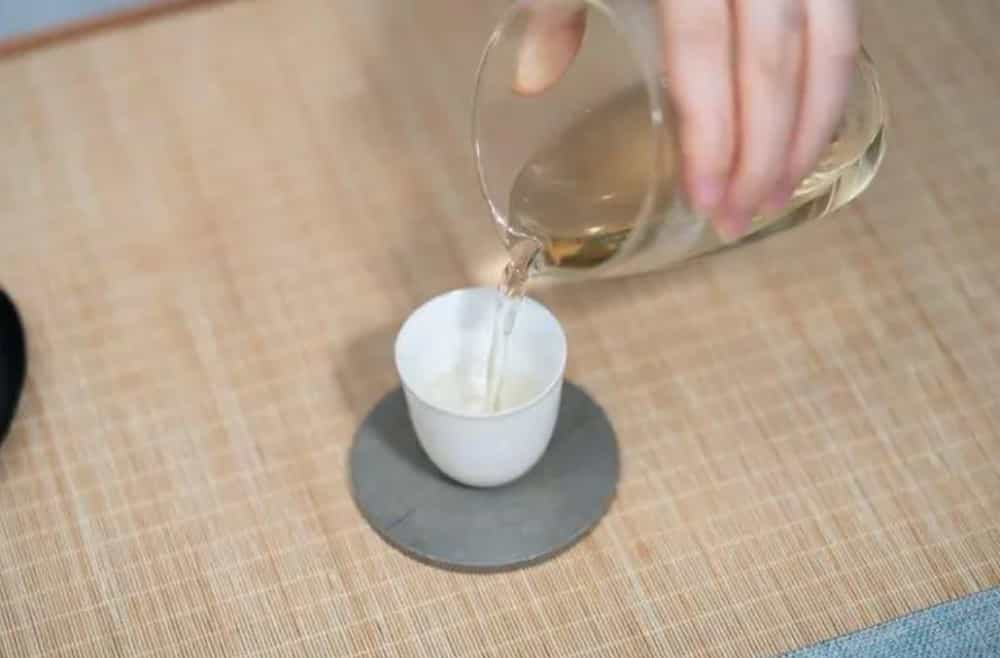 品味白茶，这些茶叶的香气不能少