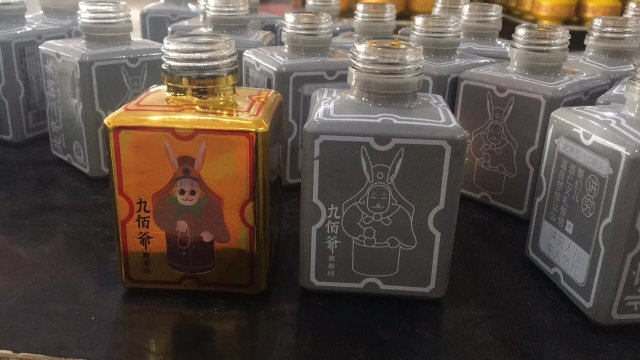 玻璃酒盅多少容量(玻璃酒盅一盅几两)