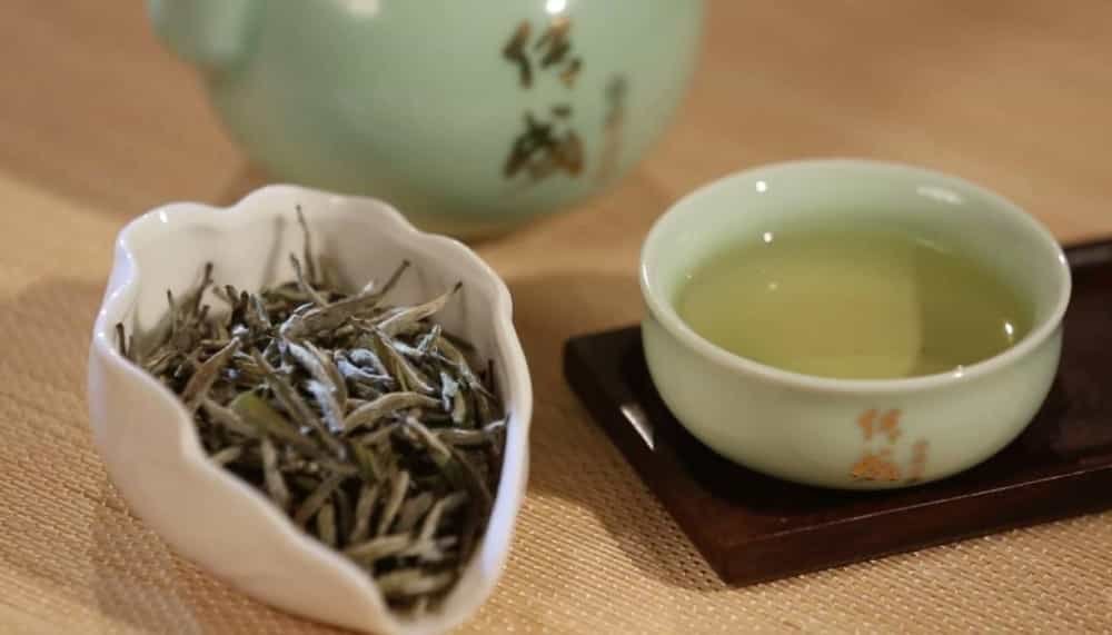 天热喝绿茶好还是红茶好