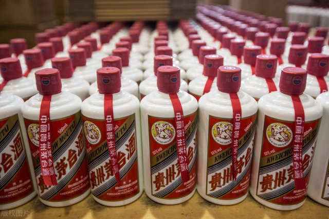 茅台酒一年产量多少箱「茅台酒一年产量是多少吨」