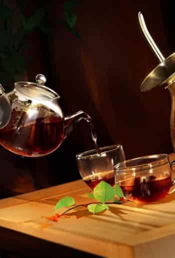 闻古树香，品晒红茶探访中国茶文化的新乐趣